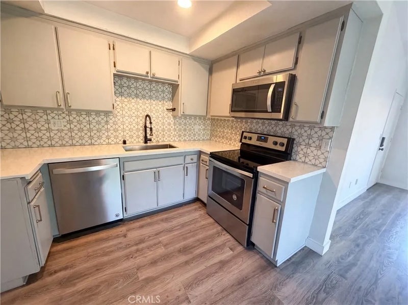7300 Corbin Ave Unit M