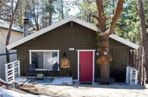 Photo of 33067 Robin Ln, Running Springs, CA 92382 (MLS # IG26049425)