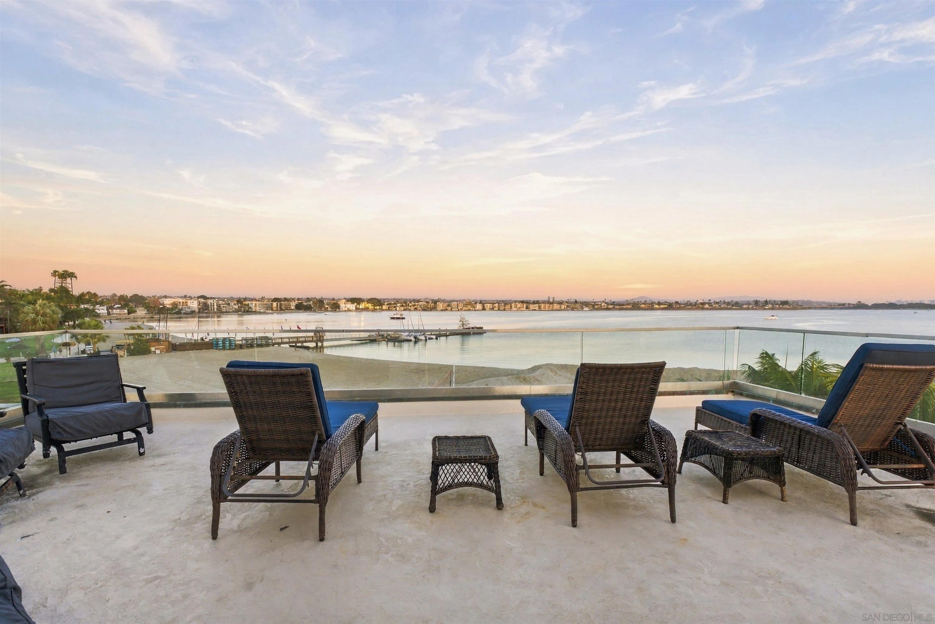3958-60 Bayside Walk