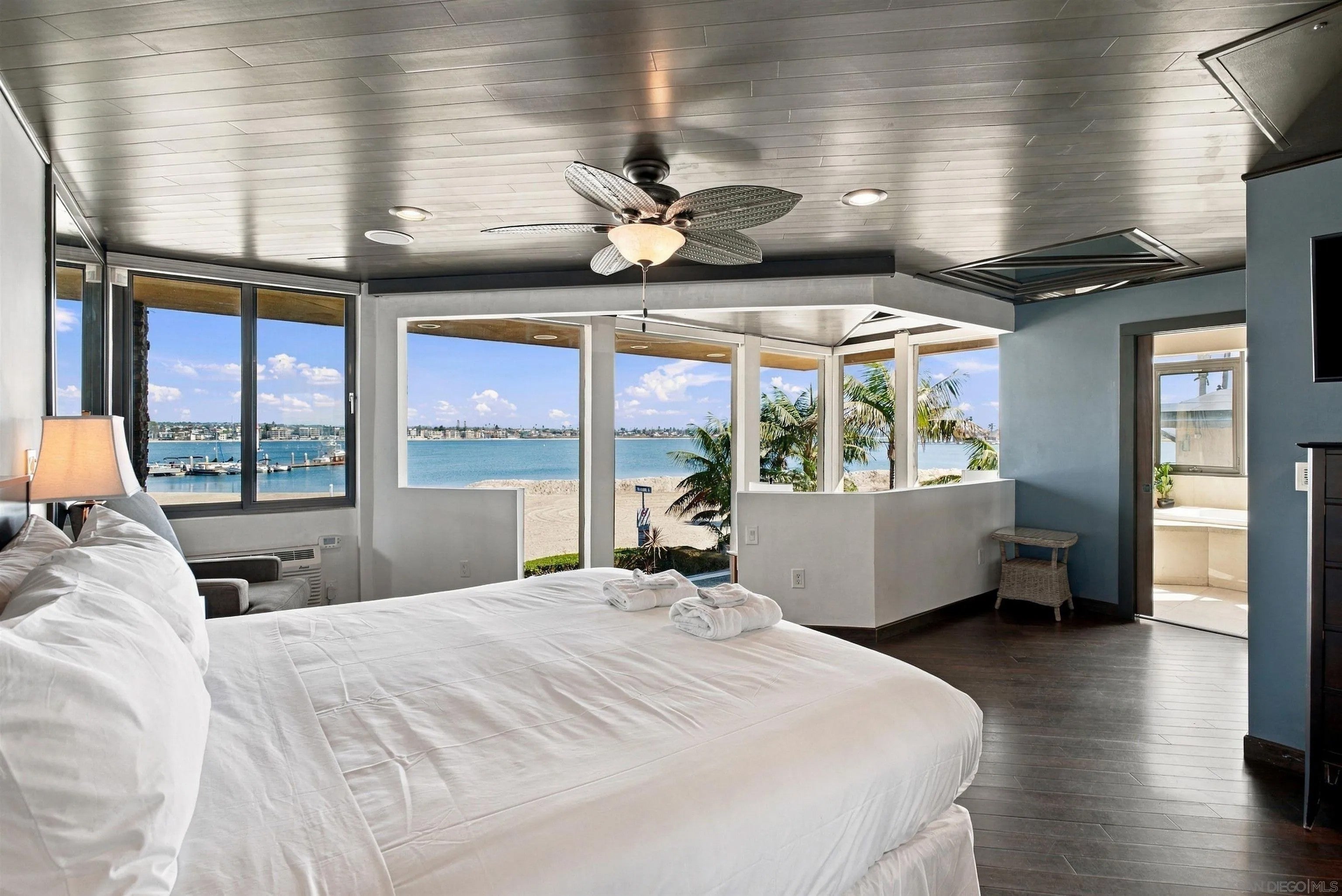 3958-60 Bayside Walk