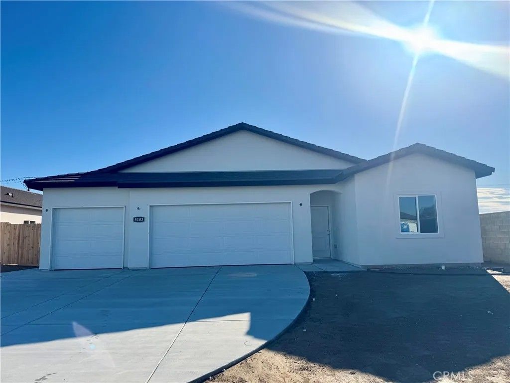 Photo of 5103 Cohiba Ct, Bakersfield, CA 93307 (MLS # SR26003324)