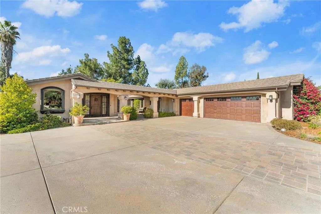 Photo of 1632 Country Club Drive, Redlands, CA 92373 (MLS # IG25279212)