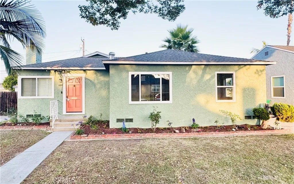 Photo of 4312 Walnut Ave, Long Beach, CA 90807 (MLS # PW26095501)