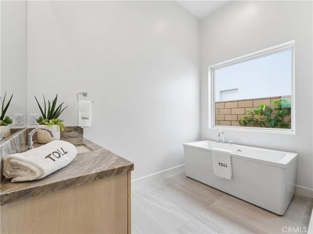 Photo of 1410 Celadon Street, Palm Springs, CA 92262 (MLS # OC26056518)