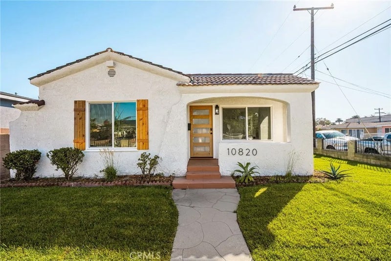 10820 Capistrano
