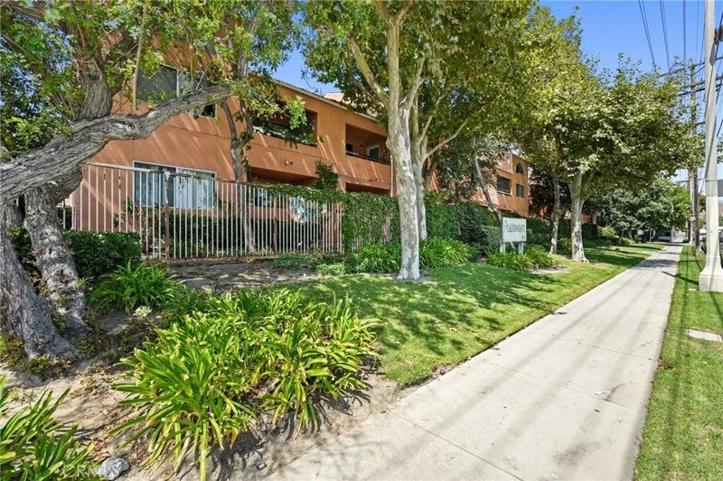 12601 Van Nuys 111