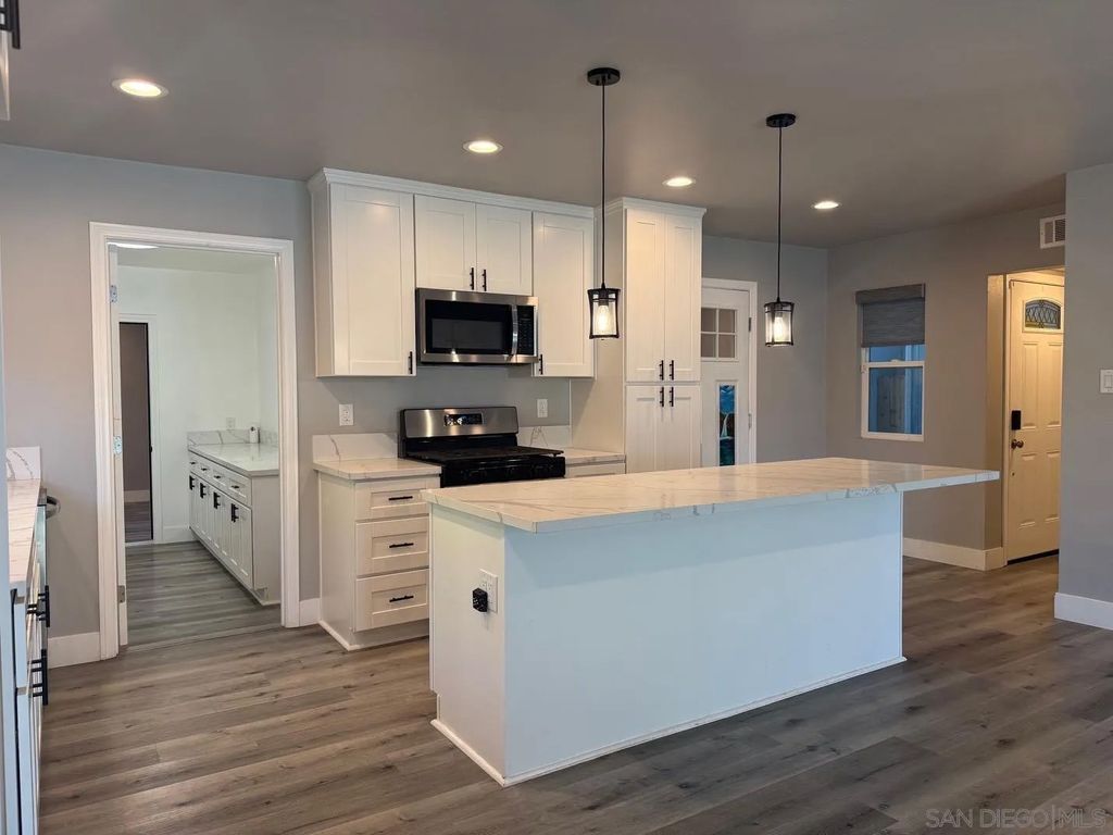 Photo of 3516 Las Vegas Dr, Oceanside, CA 92054 (MLS # 260003614)