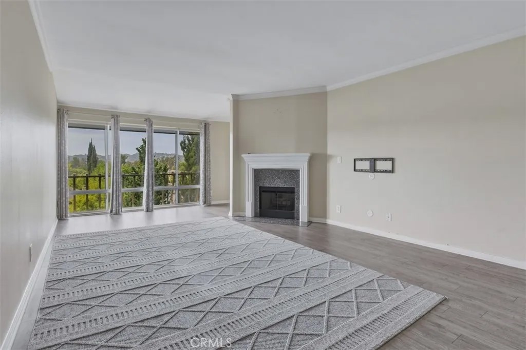12830 Burbank 305
