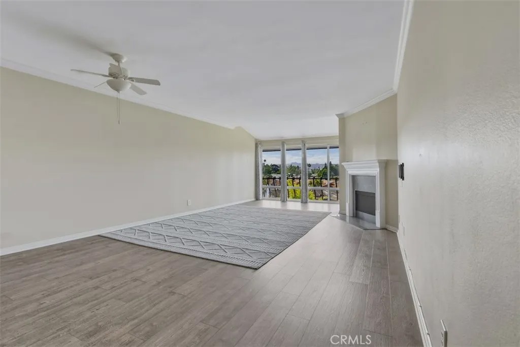 12830 Burbank 305