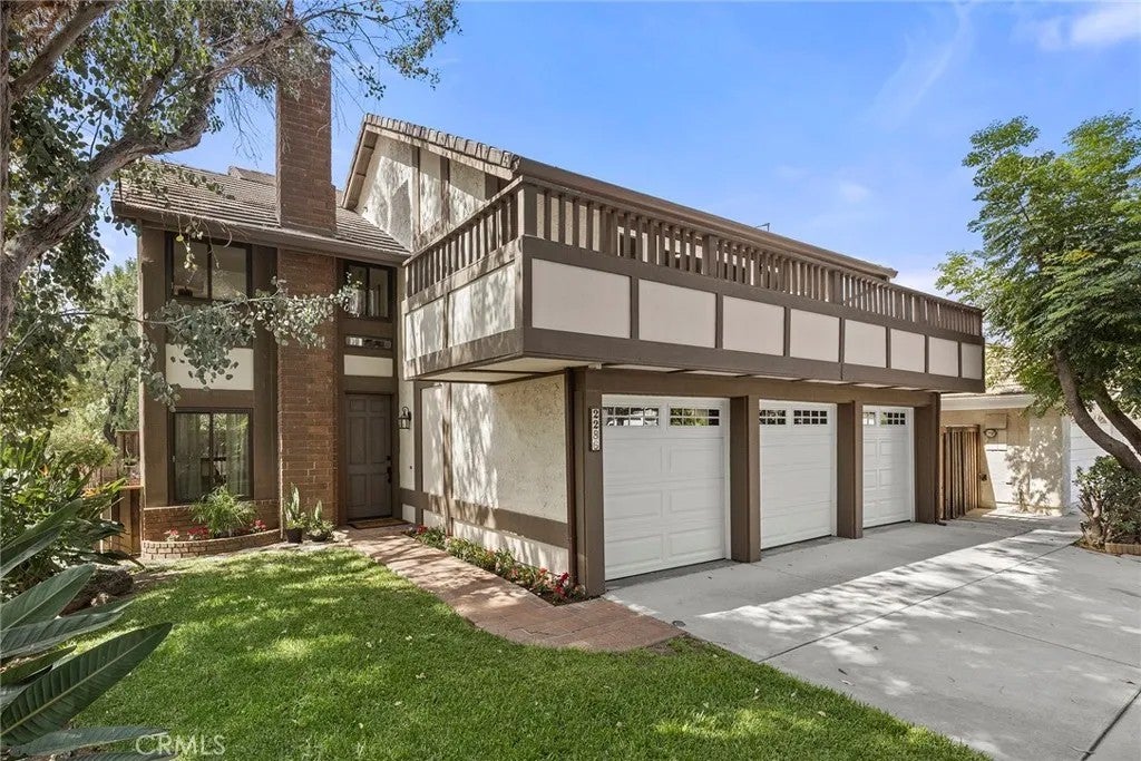 2286 Crestview Circle