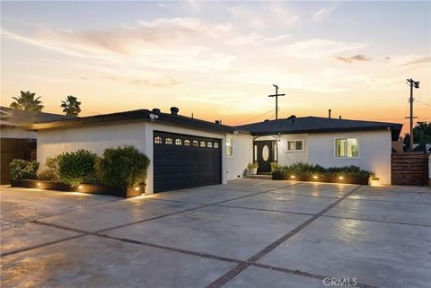 Photo of 12864 Correnti St, Arleta, CA 91331 (MLS # SR26042691)