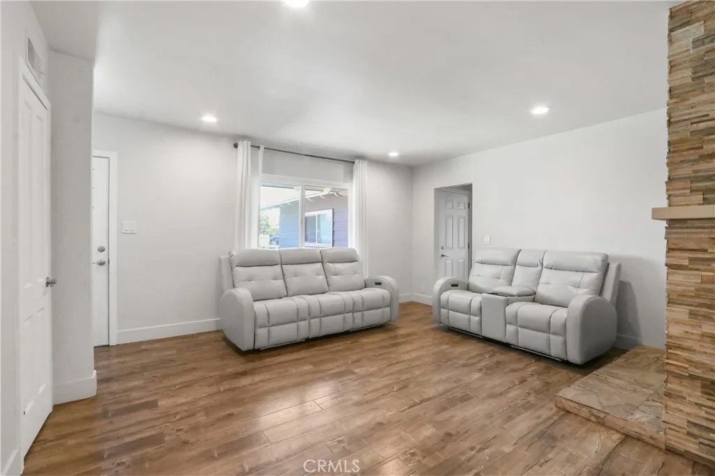 1808 E Briarvale