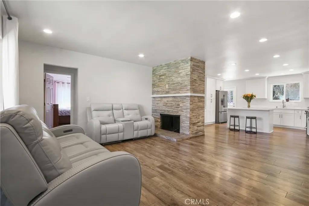 1808 E Briarvale
