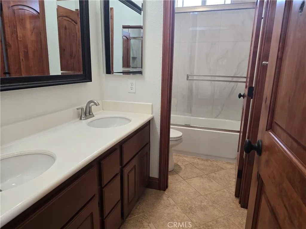 Photo of 32921 Adelante St, Temecula, CA 92592 (MLS # SW26016427)