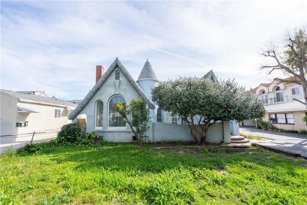 Photo of 7254 Amigo, Reseda, CA 91335 (MLS # SR26043293)