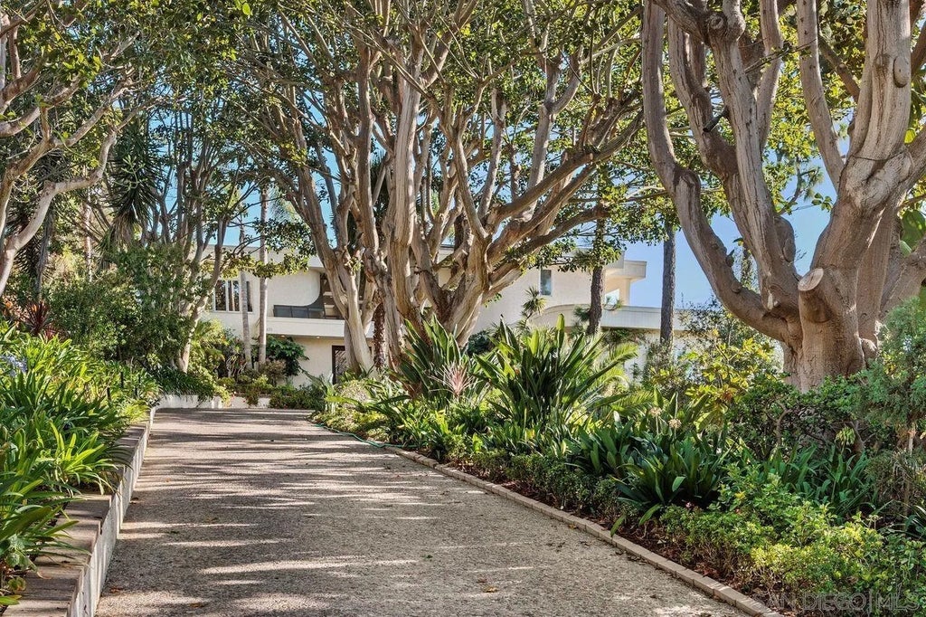 Photo of 4433 Vista De La Tierra, Del Mar, CA 92014 (MLS # 260022967)