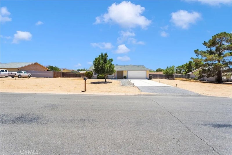 22779 El Centro