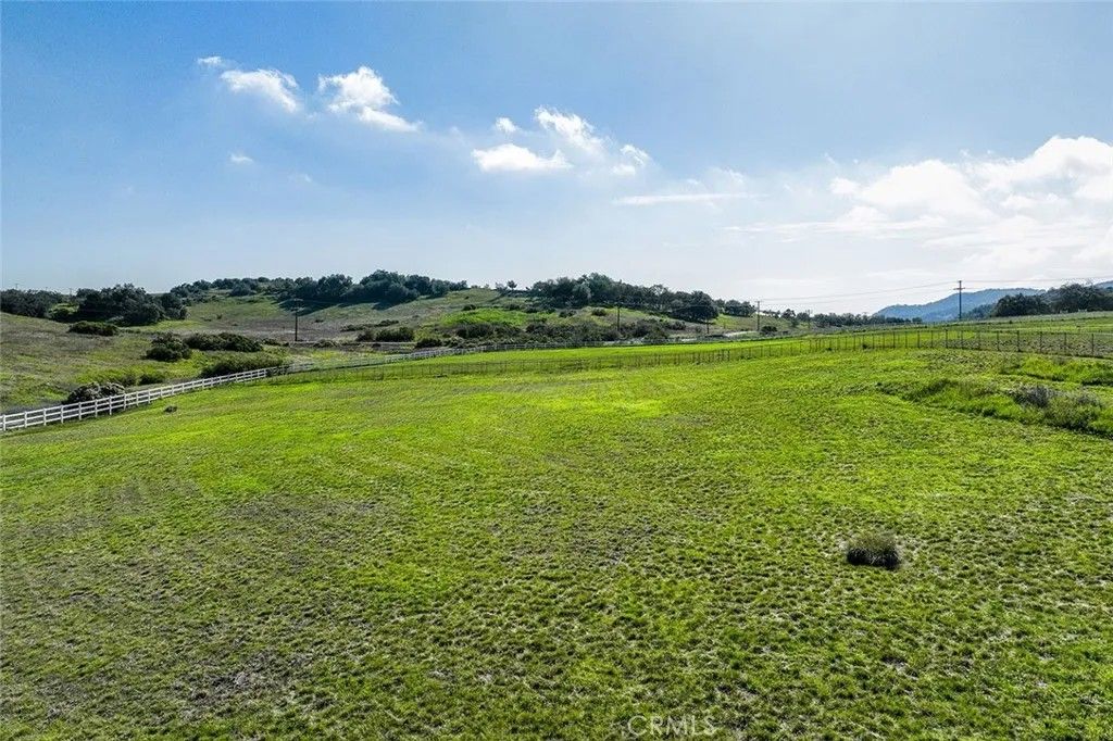 Photo of 8 Oak Trail Ct, Murrieta, CA 92562 (MLS # SW26030537)