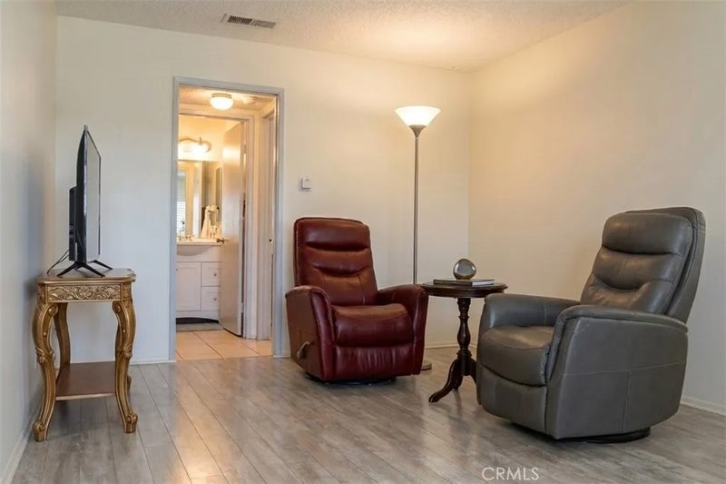 1505 S Raitt 97