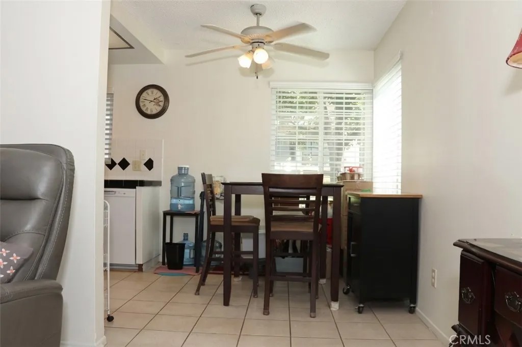 1505 S Raitt 97