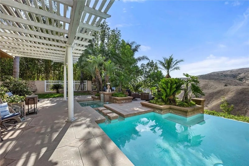 4890 Green Crest