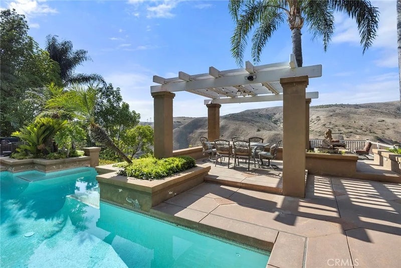 4890 Green Crest