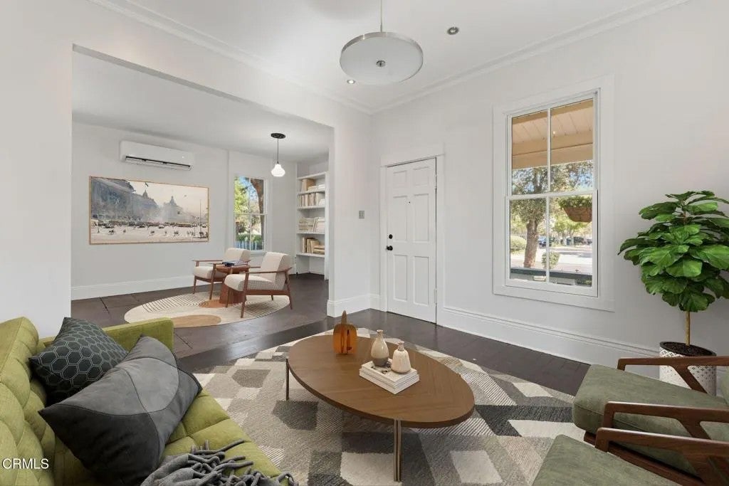 79 W Villa Street