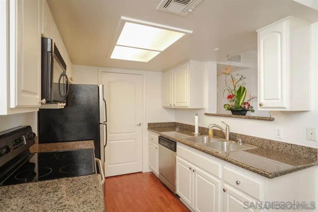 12019 Alta Carmel Ct. 272