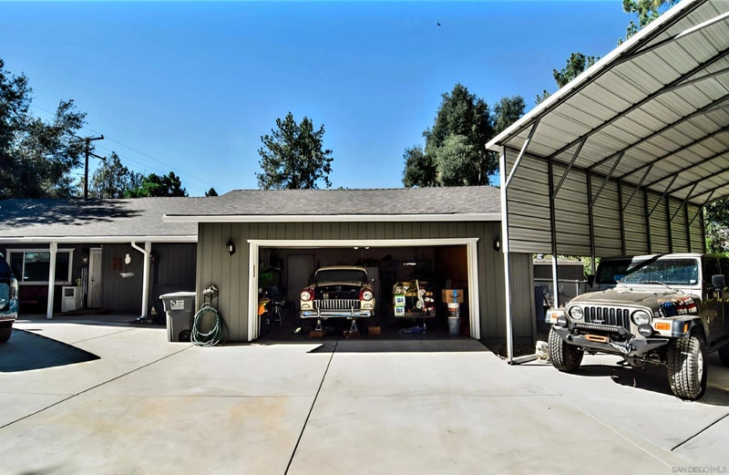 7656 Pine Blvd