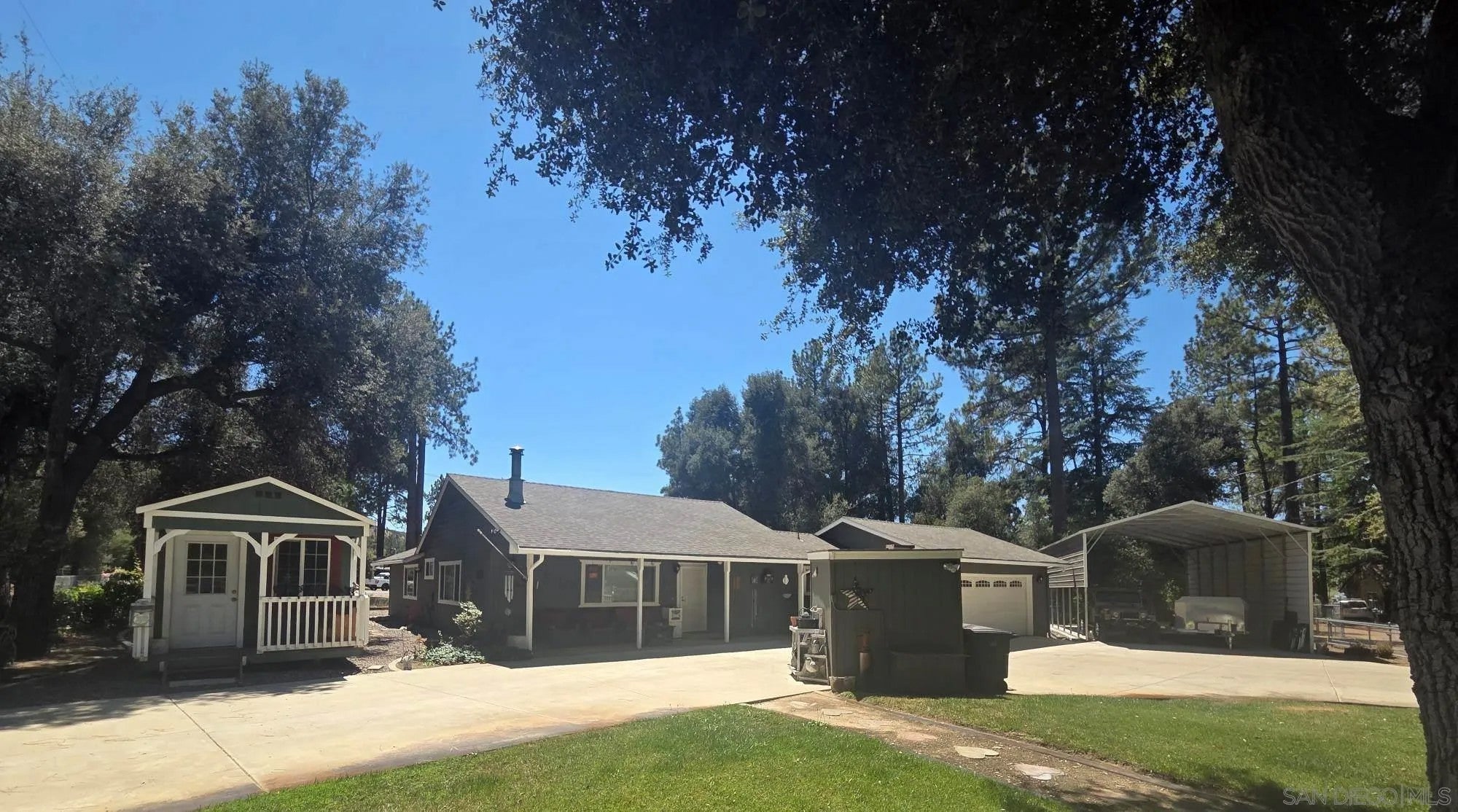 7656 Pine Blvd