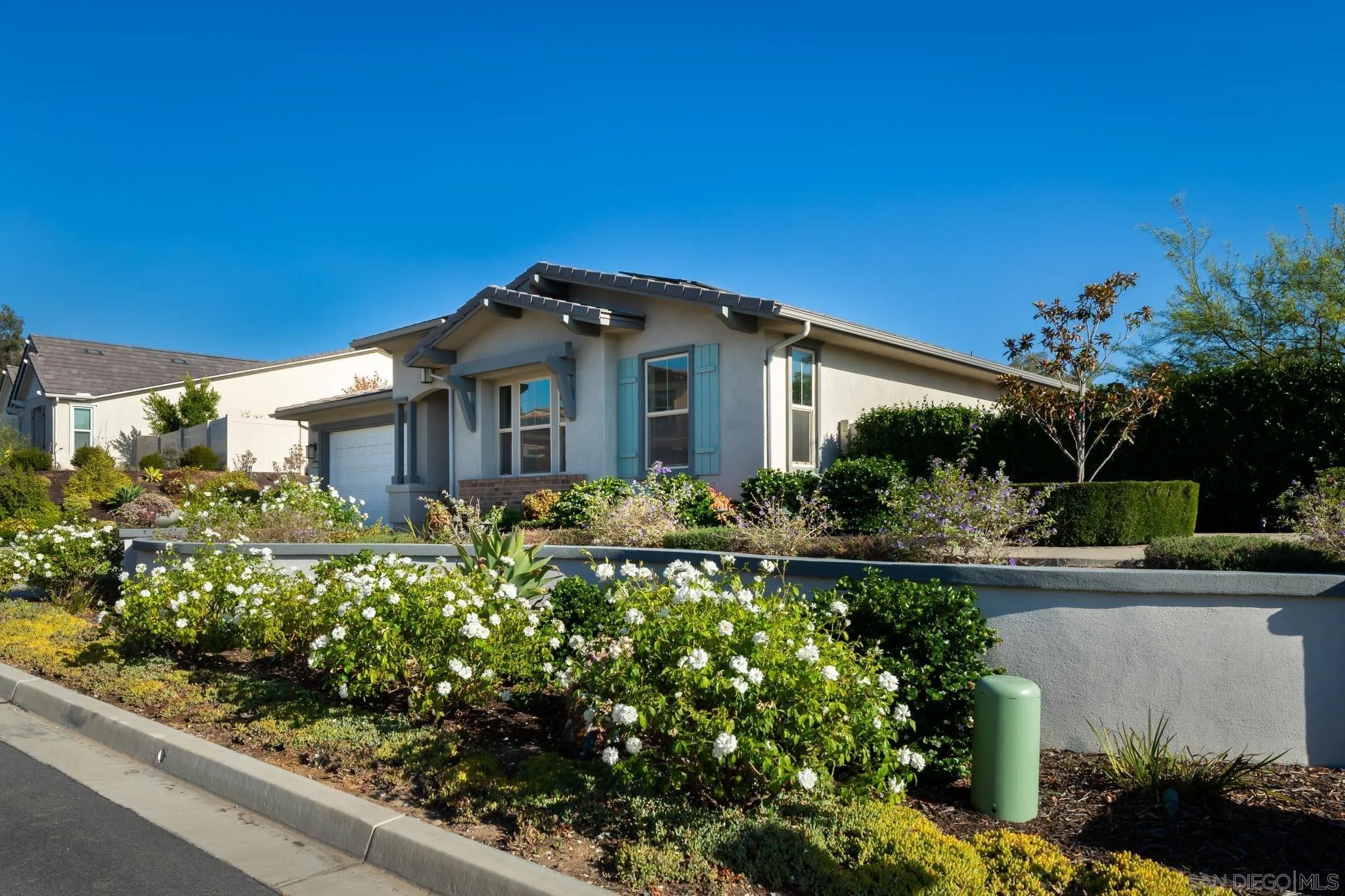 1525 Manzanita Hollow