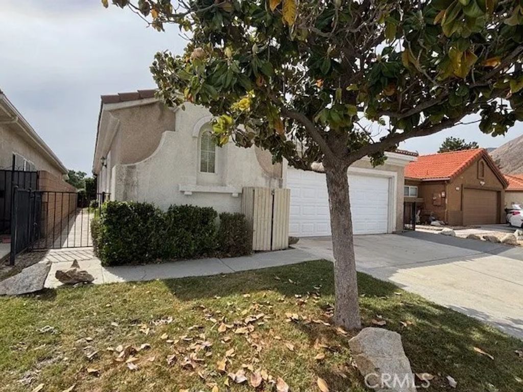 Photo of 904 Bergamo Avenue, San Jacinto, CA 92583 (MLS # SW26083622)