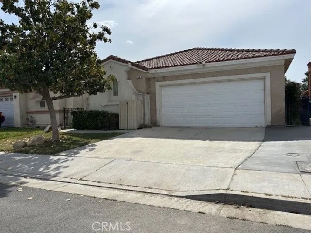 Photo of 904 Bergamo Avenue, San Jacinto, CA 92583 (MLS # SW26083622)