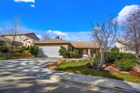 Photo of 19711 Skyview Court, Canyon Country, CA 91351 (MLS # SR26016508)