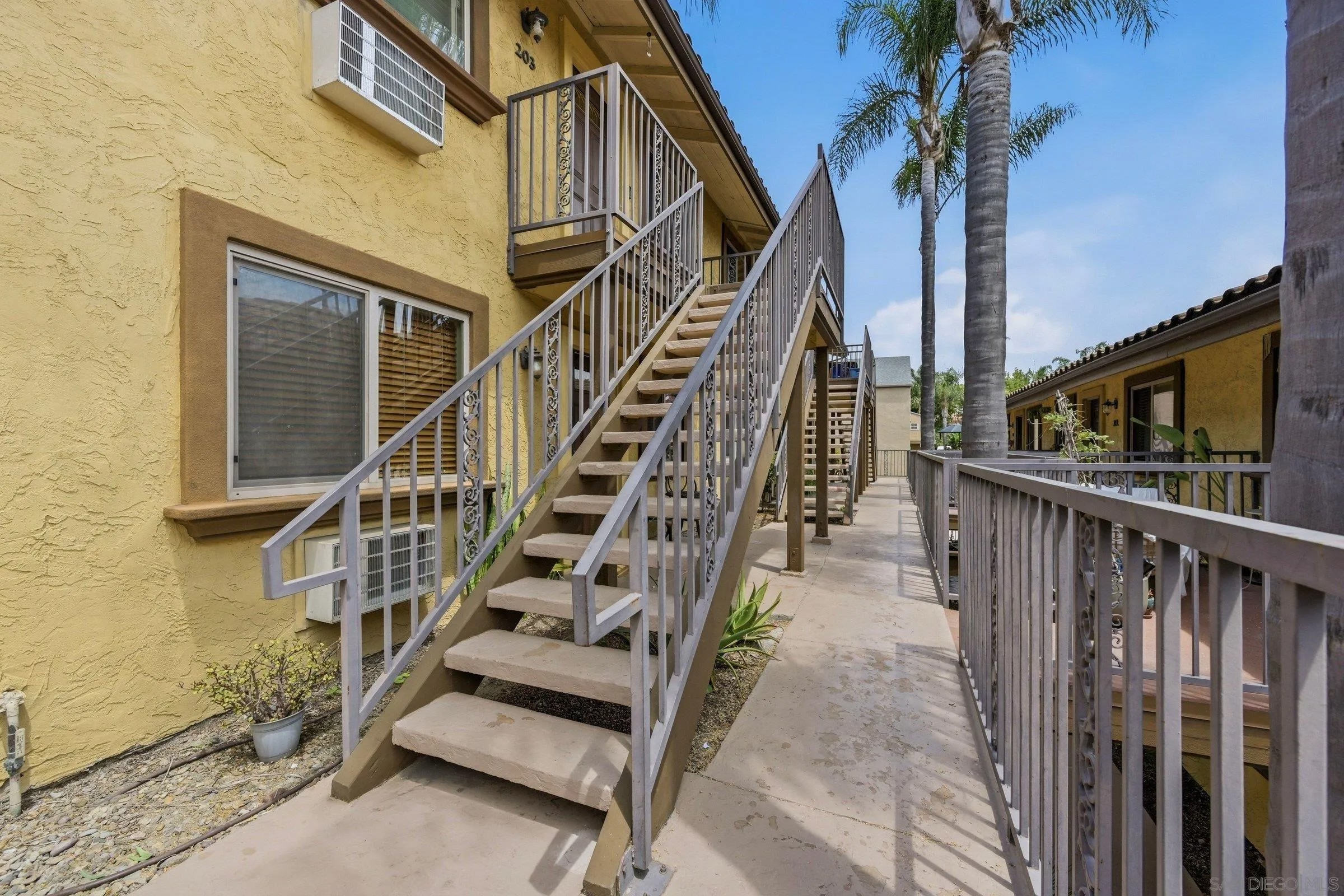 2736 B St 203