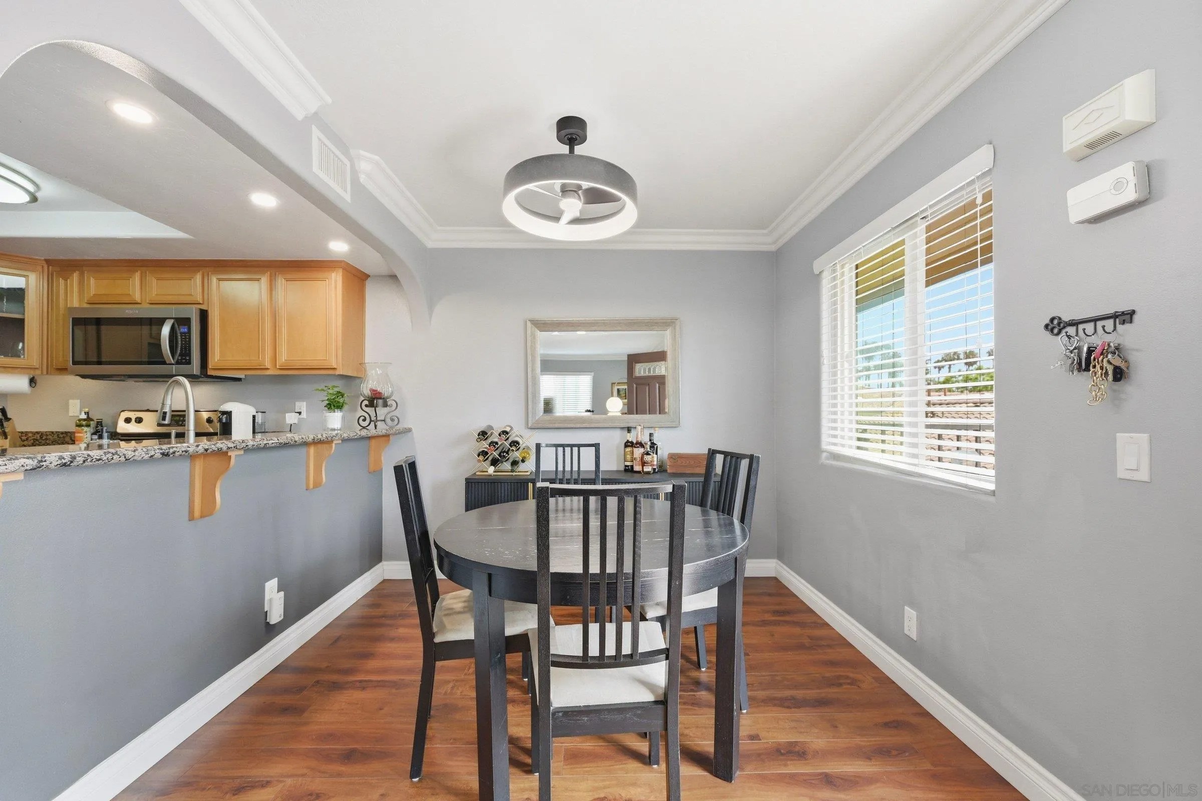 2736 B St 203