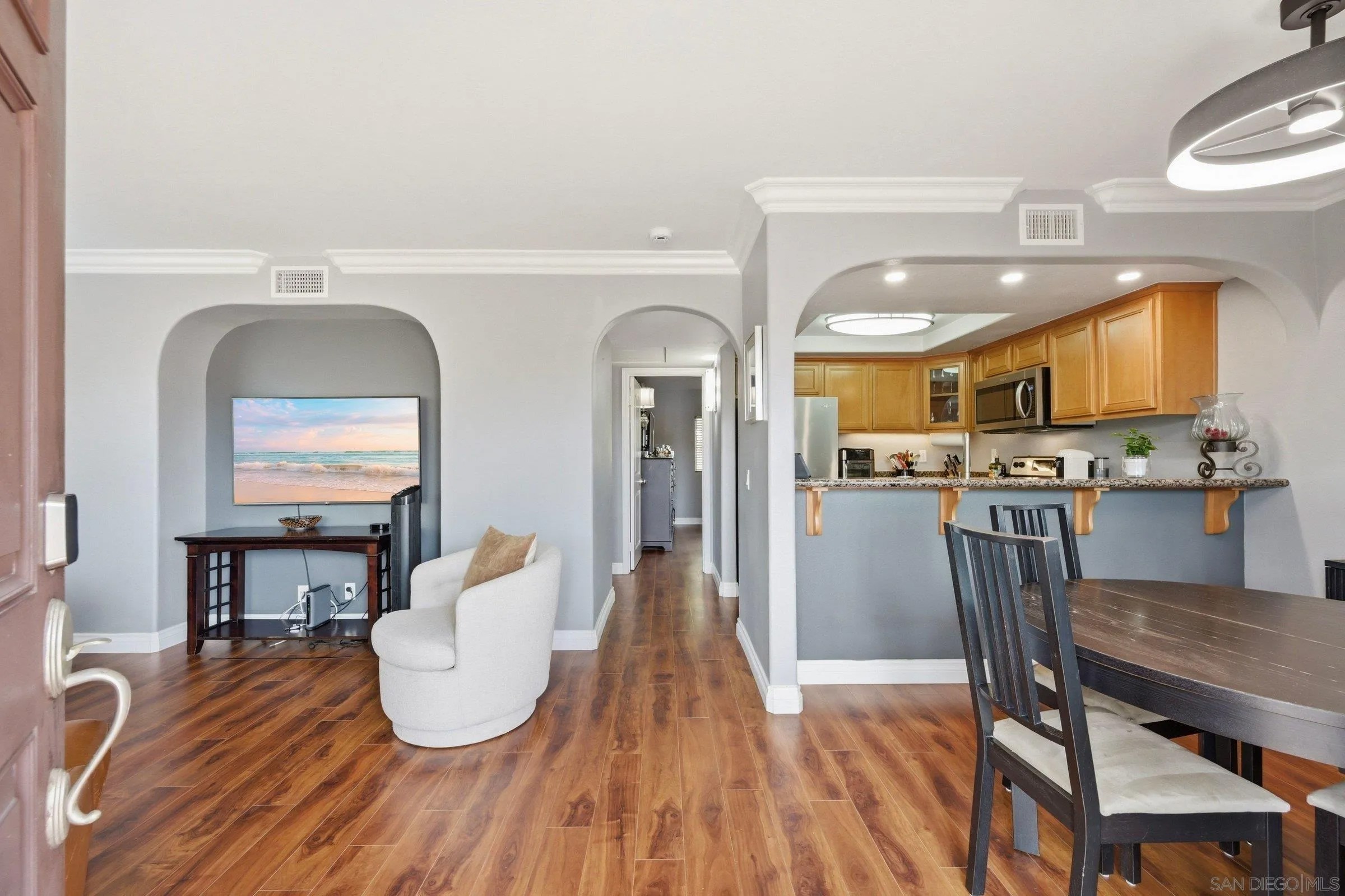 2736 B St 203