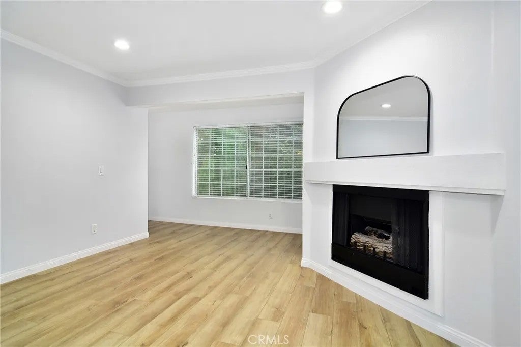 5515 Canoga Avenue 219
