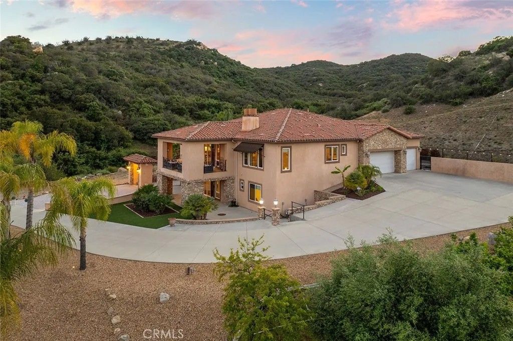 Photo of 36505 Calle De Lobo, Murrieta, CA 92562 (MLS # SW26044325)