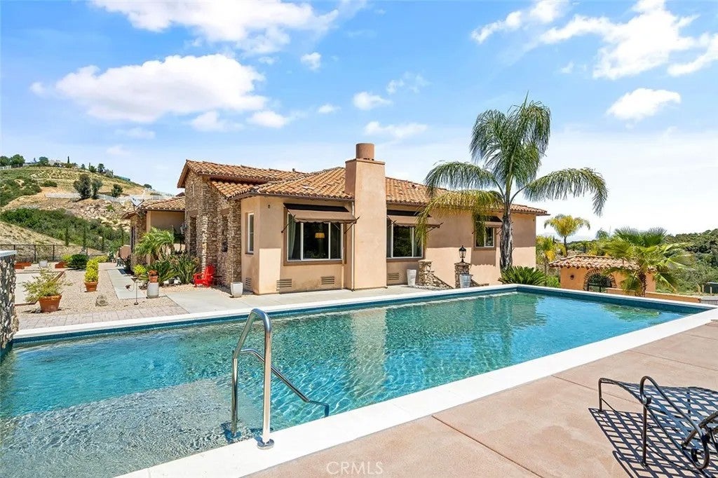 36505 Calle De Lobo