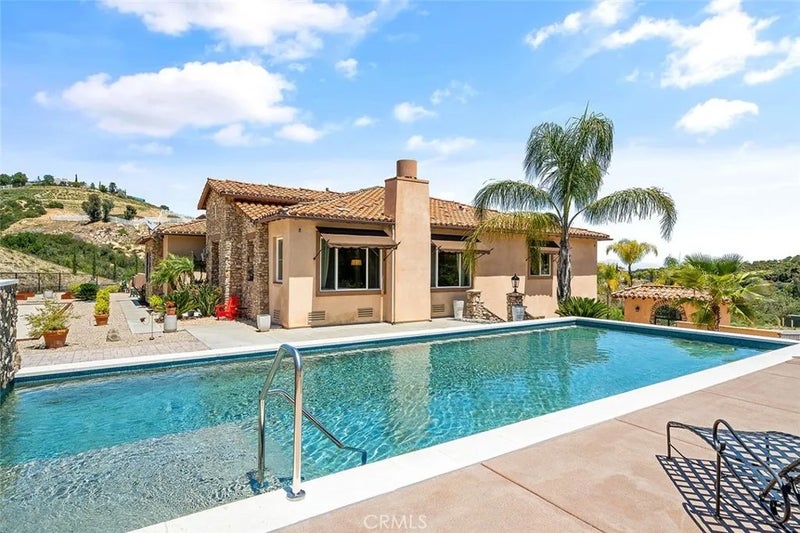 36505 Calle De Lobo