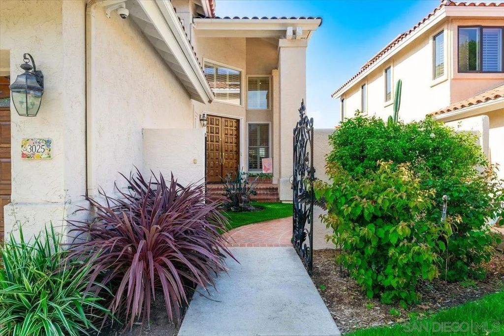 Photo of 3025 Caminito Torreblanca, Del Mar, CA 92014 (MLS # 260004966)