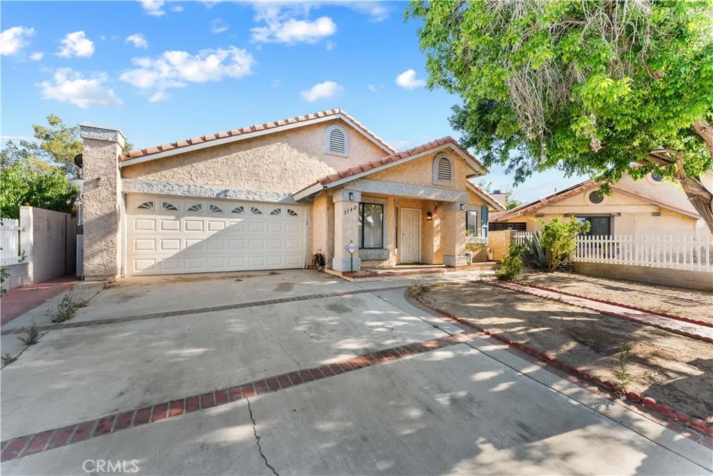 3542 E Avenue R10
