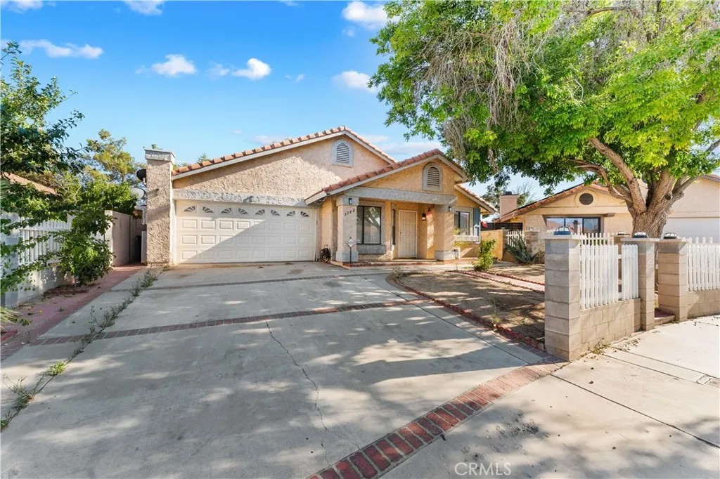 3542 E Avenue R10