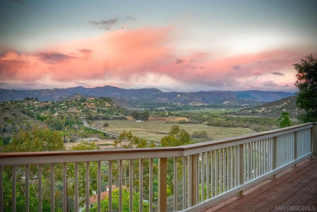 Photo of 2848 Sunset Hills, Escondido, CA 92025 (MLS # 250043630)