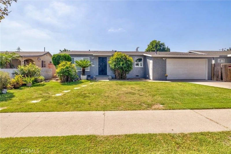 1136 E 71st
