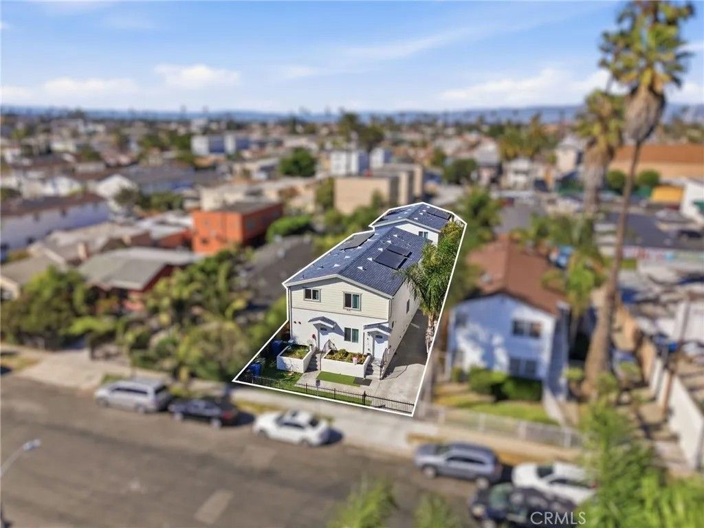 Photo of 525 W 85th Street, Los Angeles, CA 90044 (MLS # OC26063388)