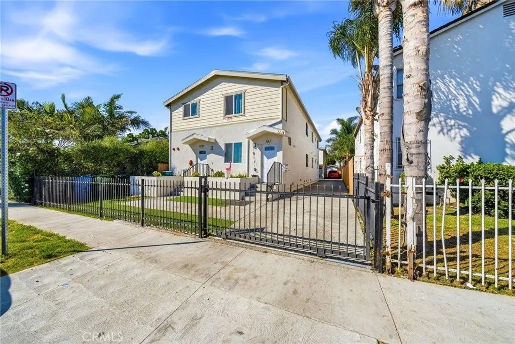 Photo of 525 W 85th Street, Los Angeles, CA 90044 (MLS # OC26063388)