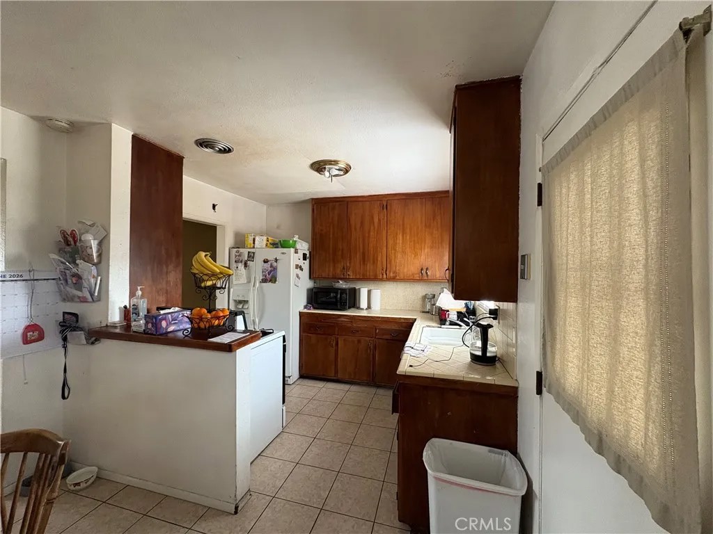 9909 Niagara Ave