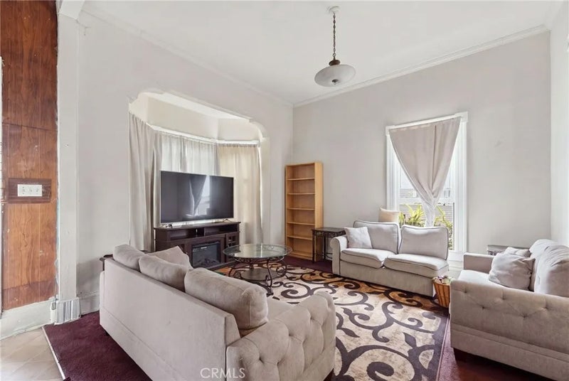 2231 Eastlake